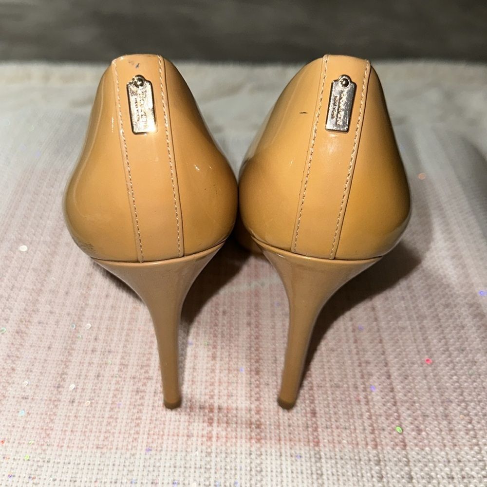 COACH 9B Tan Patent Leather Heels Pumps - Picture 16 of 16
